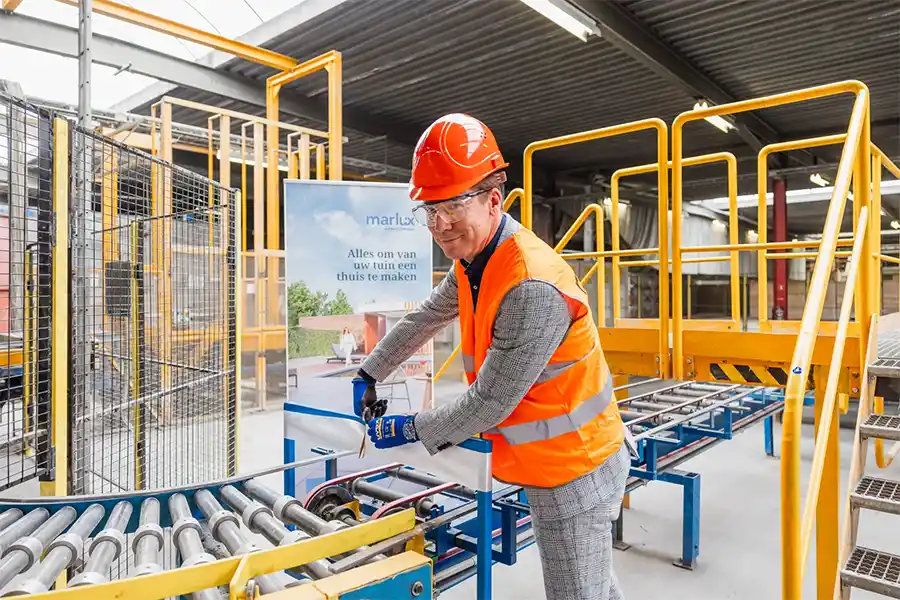 Marlux lanceert hybride terrastegel van keramiek en beton