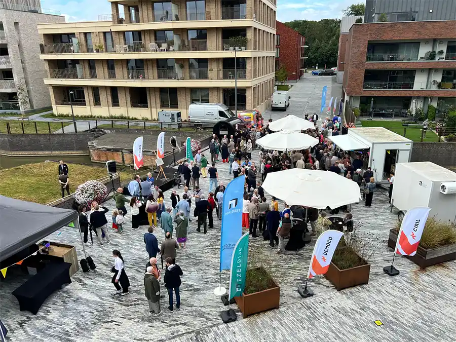 Burgemeester De Graef huldigt nieuw stadsdeel Ezeldijk officieel in