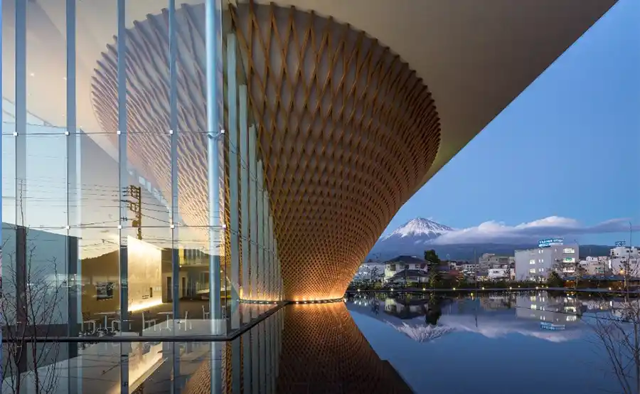 Shigeru Ban wint de Praemium Imperiale Architectuurprijs 2024