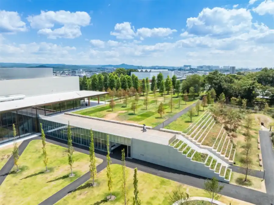 Shigeru Ban voltooit het Toyota City Museum: een nieuw cultureel centrum in Japan