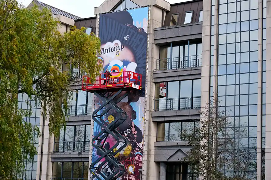 15 meter hoog graffitikunstwerk van Rubens kondigt nieuw studentencomplex aan