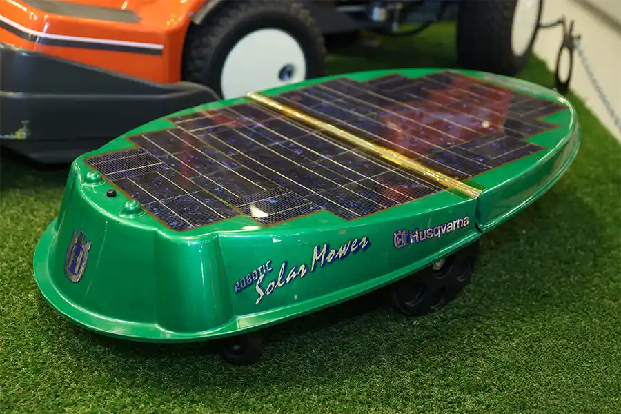 Wie heeft 's werelds oudste Husqvarna robotmaaier? ​De Husqvarna Solar Mower