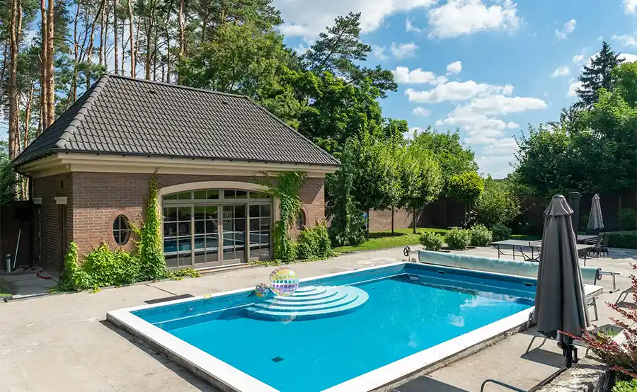 5 leuke ideeën voor je buitenzwembad - Poolhouse