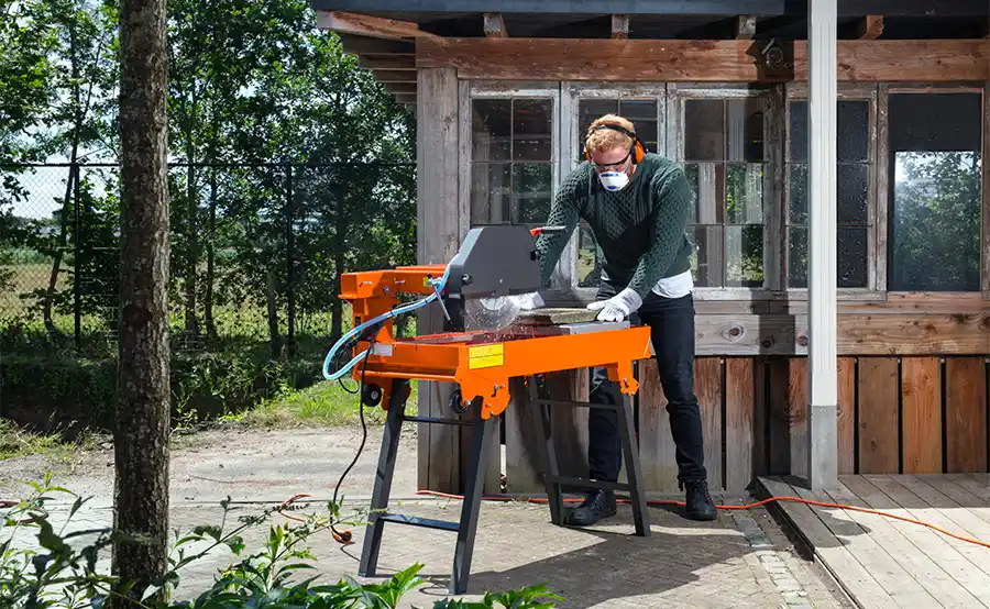 Vakhandel Lecot start kortverhuur van werkmateriaal