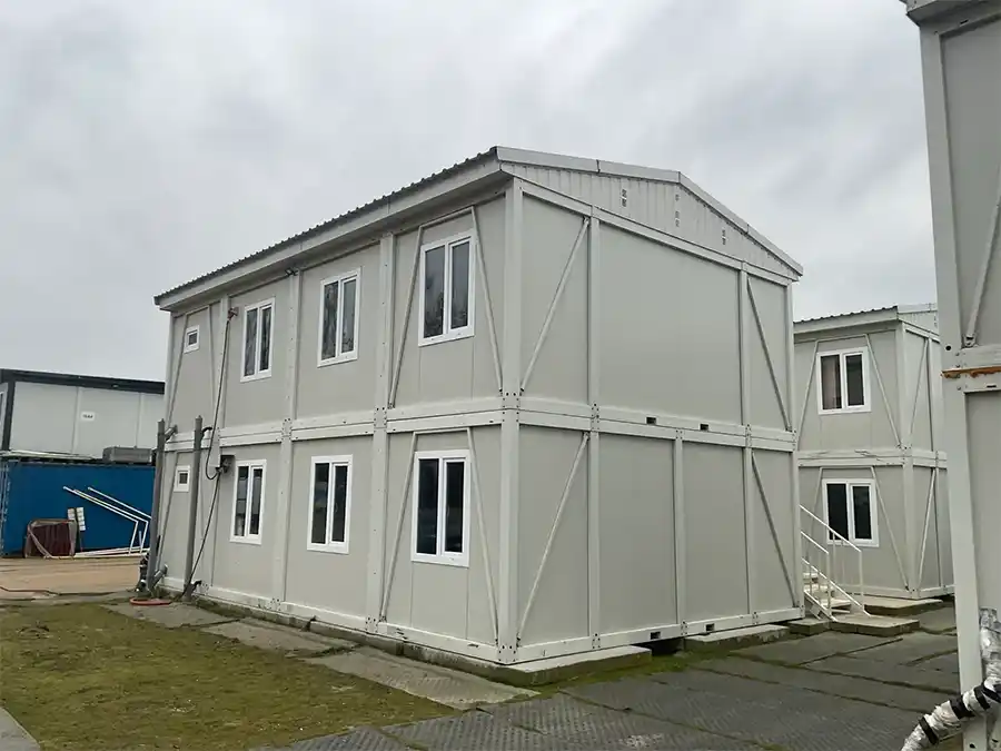 Online veiling van containerwoningen van Oekraïense vluchtelingen